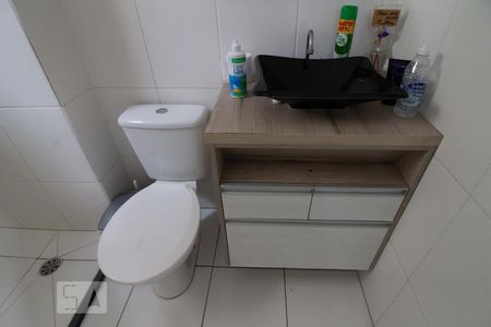 Detalhe banheiro de apartamento à venda com 3 quartos, 63m² em Jardim Bela Vista, Guarulhos