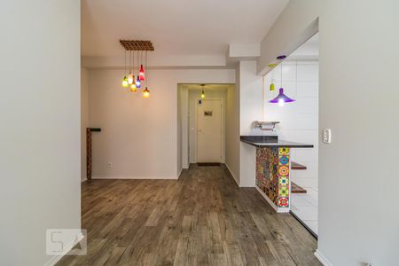 Sala de apartamento para alugar com 3 quartos, 73m² em Jardim Tupanci, Barueri