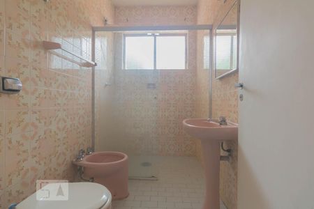 Banheiro de casa para alugar com 3 quartos, 150m² em Chácara Santo Antônio (zona Sul), São Paulo