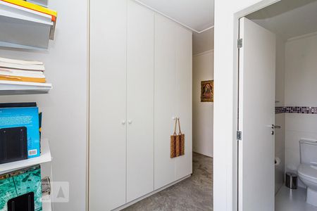 Closet da suíte de apartamento à venda com 2 quartos, 86m² em Vila Nova Conceição, São Paulo