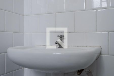 Banheiro de kitnet/studio à venda com 1 quarto, 25m² em Jardim Floresta, Porto Alegre