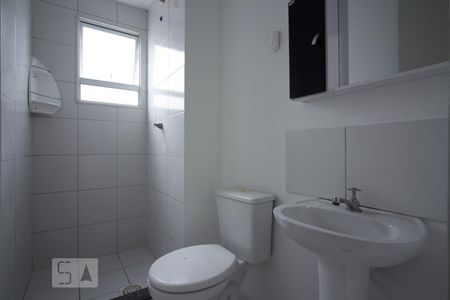 Banheiro de apartamento à venda com 2 quartos, 50m² em Mário Quintana, Porto Alegre