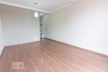 Sala de apartamento para alugar com 3 quartos, 64m² em Km 18, Osasco