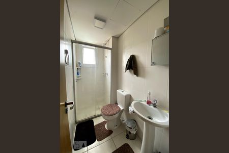 Banheiro de apartamento à venda com 2 quartos, 63m² em São Jorge, Novo Hamburgo