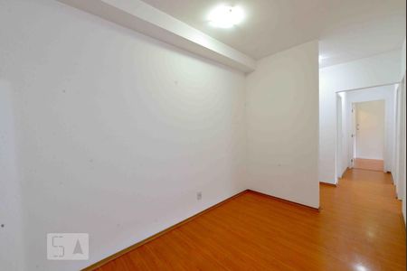 Sala de apartamento para alugar com 3 quartos, 85m² em Vila Firmiano Pinto, São Paulo