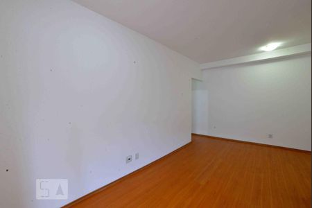 Sala de apartamento para alugar com 3 quartos, 85m² em Vila Firmiano Pinto, São Paulo