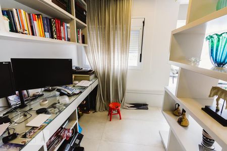 Escritório de apartamento à venda com 3 quartos, 180m² em Água Branca, São Paulo