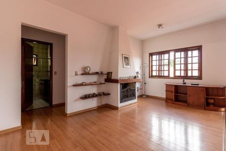 Sala de Lareira de casa de condomínio para alugar com 5 quartos, 370m² em Alphaville, Santana de Parnaíba