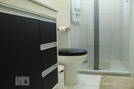 Banheiro de apartamento à venda com 2 quartos, 58m² em Jardim Tupanci, Barueri