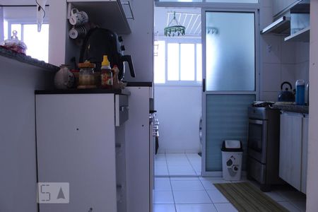 Cozinha e área de serviço de apartamento à venda com 2 quartos, 58m² em Jardim Tupanci, Barueri