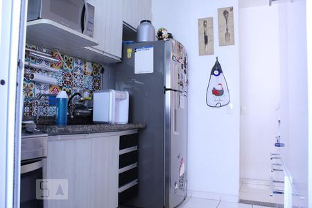 Cozinha de apartamento à venda com 2 quartos, 58m² em Jardim Tupanci, Barueri