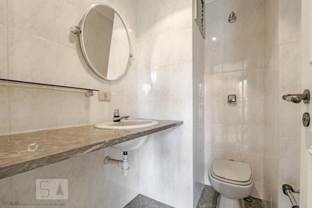 Lavabo de apartamento para alugar com 2 quartos, 136m² em Batel, Curitiba