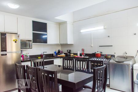 Cozinha de apartamento à venda com 2 quartos, 156m² em Vila Valparaiso, Santo André