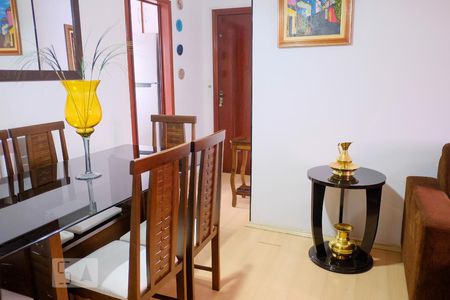 Sala de apartamento para alugar com 3 quartos, 73m² em Vila Paranaguá, São Paulo