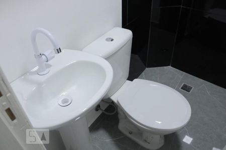Banheiro 1 de casa para alugar com 2 quartos, 80m² em Vila Moreira, São Paulo