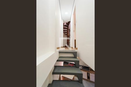 Escada de casa para alugar com 2 quartos, 80m² em Vila Moreira, São Paulo