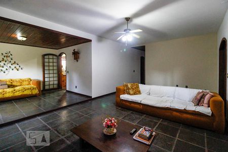 Sala de casa à venda com 3 quartos, 500m² em Vargem Grande, Rio de Janeiro