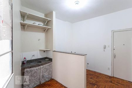 Cozinha de apartamento para alugar com 1 quarto, 60m² em Centro, Belo Horizonte