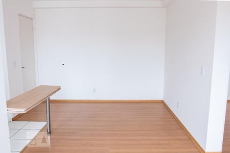 Sala de apartamento para alugar com 2 quartos, 64m² em Vila Satúrnia, Campinas