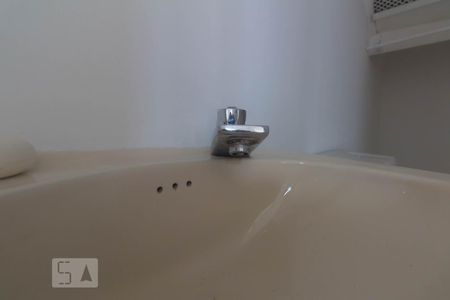 Lavabo de apartamento para alugar com 1 quarto, 50m² em Brooklin Paulista, São Paulo