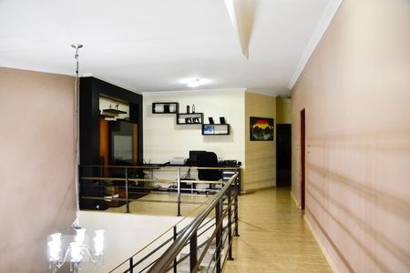 Casa à venda com 474m², 4 quartos e sem vaga Casa à venda com 474m², 4 quartos e sem vagaCorredor Piso Superior