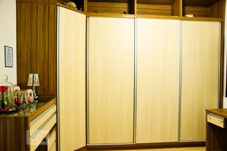 Casa à venda com 474m², 4 quartos e sem vaga Casa à venda com 474m², 4 quartos e sem vagaQuarto 4