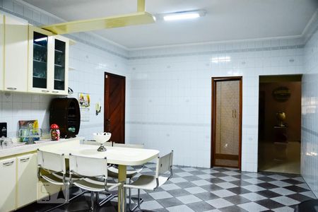 Casa à venda com 474m², 4 quartos e sem vaga Casa à venda com 474m², 4 quartos e sem vagaCozinha Entrada