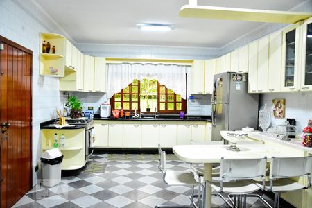 Casa à venda com 474m², 4 quartos e sem vaga Casa à venda com 474m², 4 quartos e sem vagaCozinha Vista Ampla