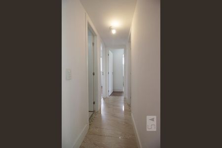 Corredor de apartamento à venda com 3 quartos, 73m² em Vila Suzana, São Paulo