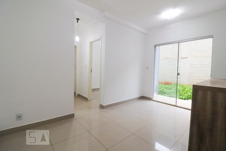 Sala de apartamento para alugar com 2 quartos, 46m² em Parque Oeste Industrial, Goiânia