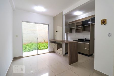 Sala de apartamento para alugar com 2 quartos, 46m² em Parque Oeste Industrial, Goiânia