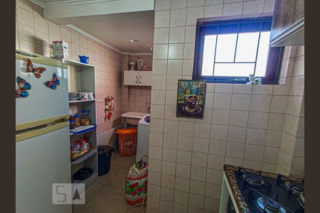 Cozinha e lavanderia de apartamento à venda com 1 quarto, 64m² em Centro, São Leopoldo