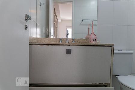 Banheiro de kitnet/studio para alugar com 1 quarto, 45m² em Bela Vista, São Paulo