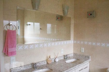 Casa de condomínio à venda com 402m², 4 quartos e 5 vagas