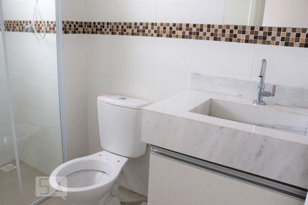 Banheiro de kitnet/studio para alugar com 1 quarto, 27m² em Jardim da Glória, São Paulo