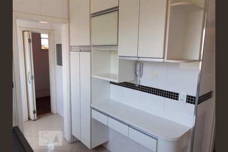 Cozinha mobilhada. Armários em ótimo estado de conservação.  de apartamento à venda com 3 quartos, 65m² em Vila Guilherme, São Paulo