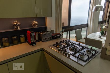 Cozinha de apartamento à venda com 3 quartos, 170m² em Barra da Tijuca, Rio de Janeiro