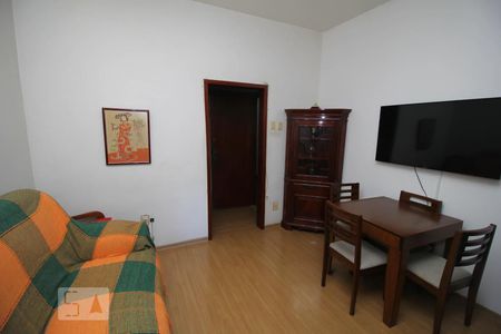 Sala de kitnet/studio para alugar com 1 quarto, 40m² em Glória, Rio de Janeiro