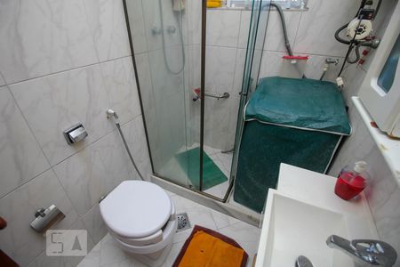 Banheiro de kitnet/studio para alugar com 1 quarto, 40m² em Glória, Rio de Janeiro