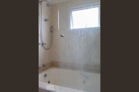 Apartamento à venda com 156m², 5 quartos e 3 vagas Apartamento à venda com 156m², 5 quartos e 3 vagasBanheiro do Quarto 1