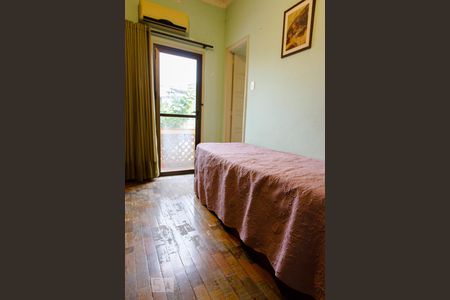 Casa à venda com 280m², 5 quartos e 4 vagas Casa à venda com 280m², 5 quartos e 4 vagasQuarto 2