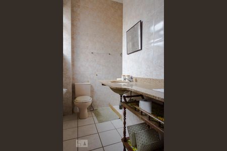 Casa à venda com 280m², 5 quartos e 4 vagas Casa à venda com 280m², 5 quartos e 4 vagasBanheiro da Suíte 5