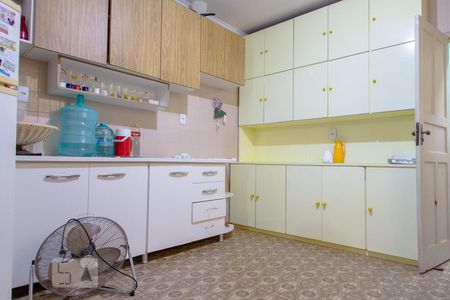 Casa à venda com 280m², 5 quartos e 4 vagas Casa à venda com 280m², 5 quartos e 4 vagasCozinha