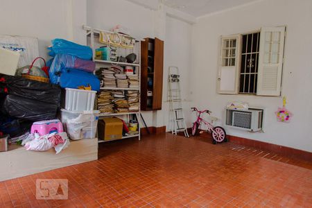 Casa à venda com 280m², 5 quartos e 4 vagas Casa à venda com 280m², 5 quartos e 4 vagasSalão