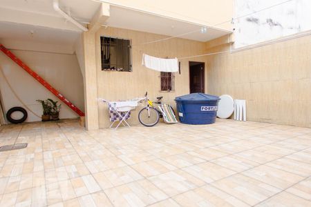 Casa à venda com 280m², 5 quartos e 4 vagas Casa à venda com 280m², 5 quartos e 4 vagasÁrea de Serviço