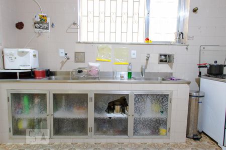 Casa à venda com 280m², 5 quartos e 4 vagas Casa à venda com 280m², 5 quartos e 4 vagasCozinha