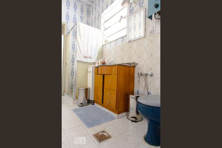 Casa à venda com 280m², 5 quartos e 4 vagas Casa à venda com 280m², 5 quartos e 4 vagasBanheiro