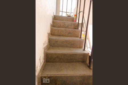 Casa à venda com 280m², 5 quartos e 4 vagas Casa à venda com 280m², 5 quartos e 4 vagasAcesso ao segundo andar fundos