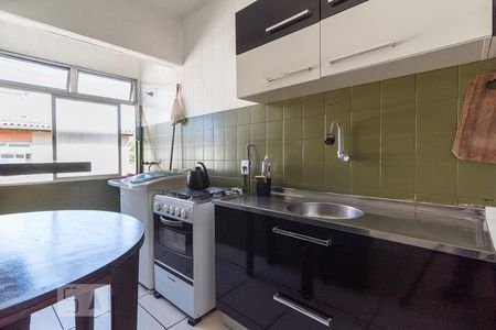 Cozinha e Área de Serviço de apartamento à venda com 1 quarto, 62m² em Jardim do Salso, Porto Alegre