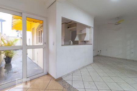 Sala de casa para alugar com 4 quartos, 210m² em Jardim Roberto, Osasco